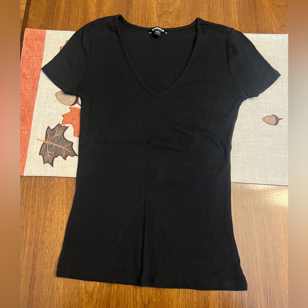Express V-Neck Ribbed Tees - Picture 2 of 4